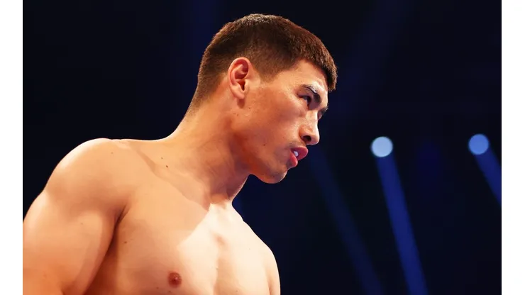Dmitry Bivol sigue siendo un peleador del montón para Julio César Chávez