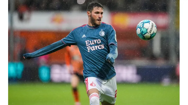Santi Giménez ingresó en el complemento ante Volendam.