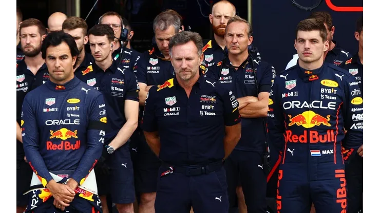 Pérez, Horner y Verstappen ofrecen un minuto de silencio.