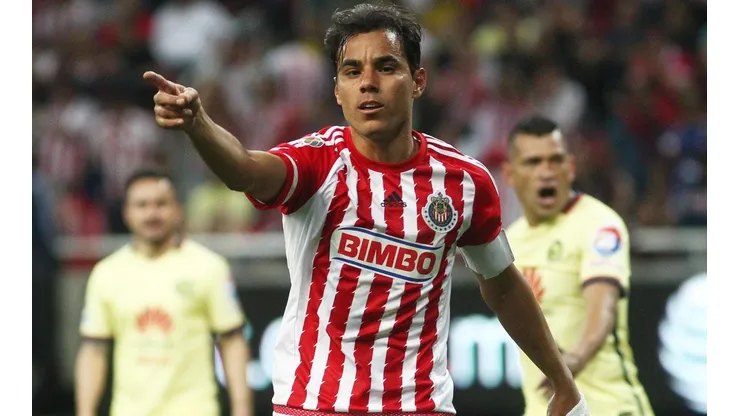 Omar Bravo en el clásico nacional del torneo Clausura 2016.