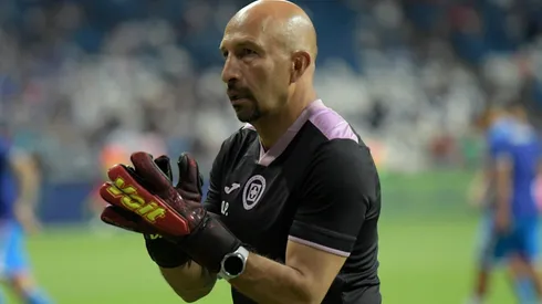 Oscar Pérez como entrenador de porteros en el torneo Apertura 2022.