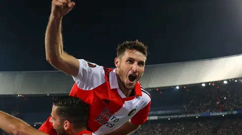 Santi Giménez y un gol que puede darle la clasificación al Feyenoord.