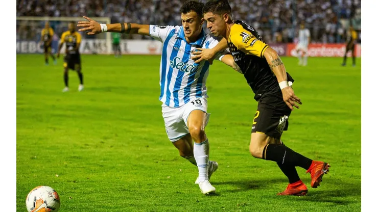 Augusto Lotti, a la izquierda, con el Atlético Tucumán.
