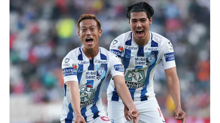 Keisuke Honda y Erick Gutiérrez en el torneo Clausura 2018.