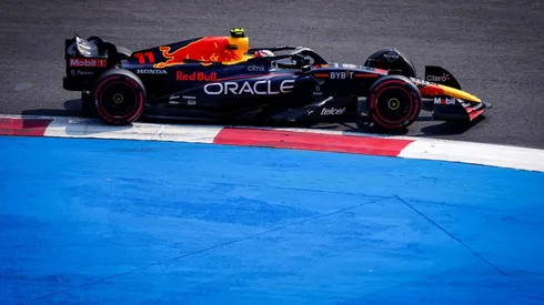 Checo adelantó a Russell para quedar en tercer lugar.