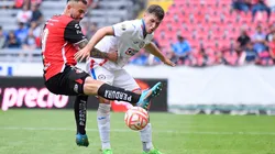 Santi Giménez ante Atlas en el Apertura 2022.