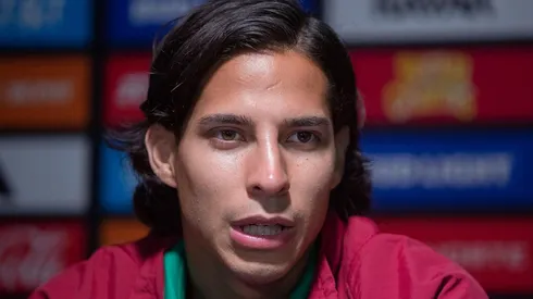 Diego Lainez en una conferencia de prensa con la selección mexicana.