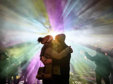 Beso del 7 de TikTok: qué es, su significado y cómo se hace