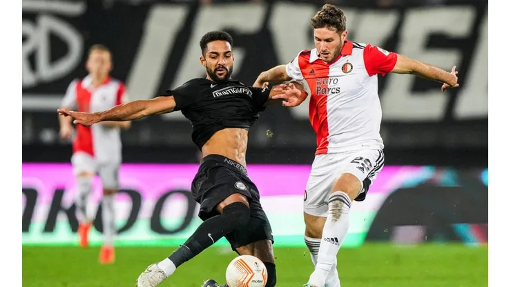 Santi Giménez apenas tuvo minutos en la derrota del Feyenoord