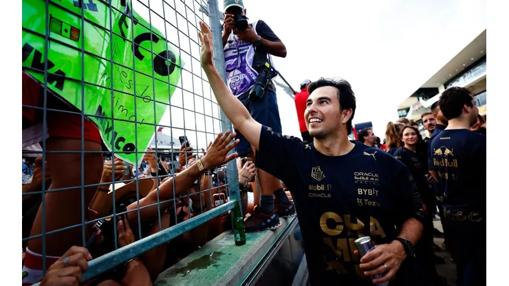 Tras ganar el campeonato de constructores con Red Bull, Checo Pérez expresó un deseo a futuro