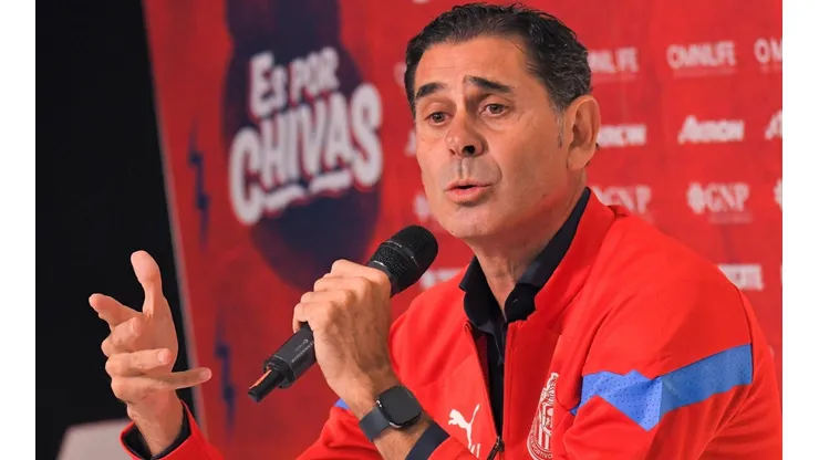 Fernando Hierro en su presentación oficial como director deportivo de Chivas.