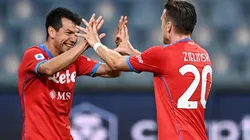 Chucky Lozano y Piotr Zielinski en un partido del Napoli en la Serie A.