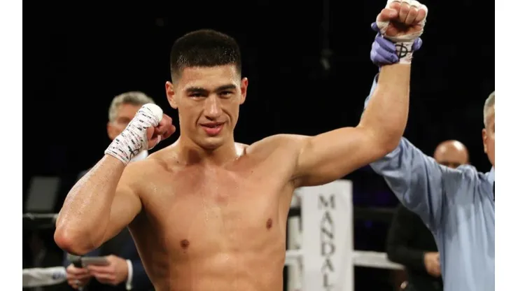 Dmitry Bivol y un polémica declaración sobre la revancha con Canelo Álvarez.