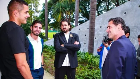 Fernando Hierro con Amaury Vergara, Sergio Flores y Antonio Briseño.