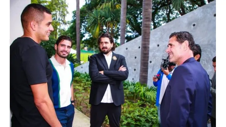 Fernando Hierro con Amaury Vergara, Sergio Flores y Antonio Briseño.