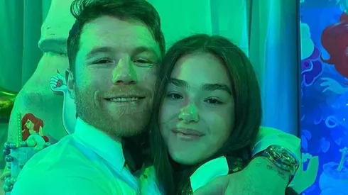 Canelo Álvarez despidió a dos famosas agrupaciones del 15 de su hija.