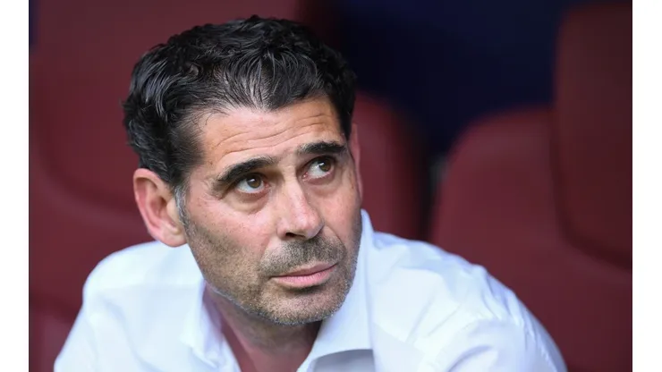 Fernando Hierro durante su etapa como entrenador de España.
