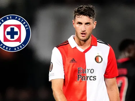 La afición del Feyenoord se molesta con Santi Giménez por trasnocharse viendo a Cruz Azul