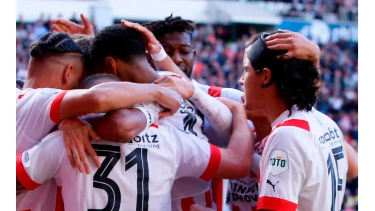 Con Erick Gutiérrez como titular, PSV arrasó con Utrecht