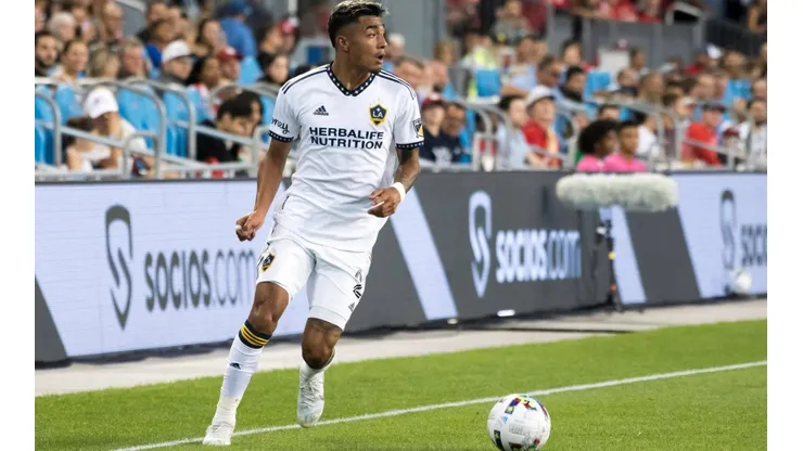 Julián Araujo vive cuarta temporada con Los Ángeles Galaxy.