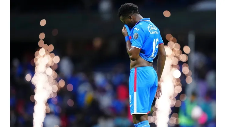 Michael Estrada se lamenta. Cruz Azul falló muchas ocasiones ante Monterrey.