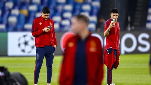 NAPLES - (lr) Edson Alvarez of Ajax, Jorge Sanchez or Ajax during the Walkaround the pitch ahead of the Champions League