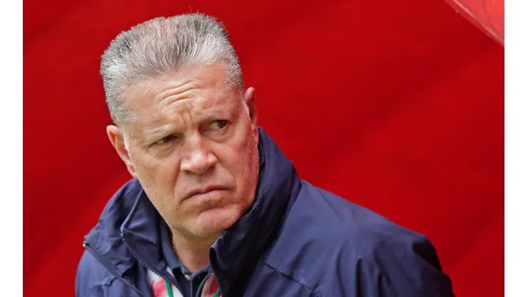 Ricardo Peláez se va de Chivas.