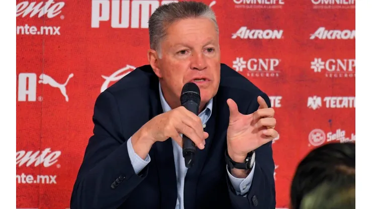 Los seis errores que cometió Ricardo Pelaez para irse de Chivas.