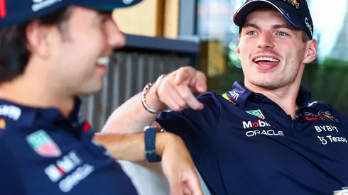 Verstappen, campeón con colaboración de Sergio Pérez.