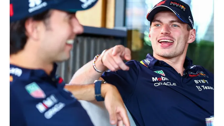 Verstappen, campeón con colaboración de Sergio Pérez.