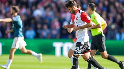 Santi Giménez no pudo convertir con el Feyenoord