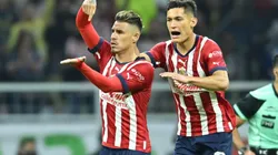 Cristian Calderón y Jesús Orozco en el clásico nacional.