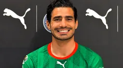 Antonio Briseño con el uniforme alternativo de Chivas en el Apertura 2022.