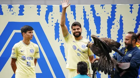 Jurgen Damm y Néstor Araujo en su presentación con el América.