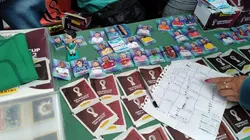 Cada quien llena el álbum Panini como puede o quiere (Foto: Bolavip México)