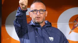 Andrés Lillini en el estadio Olímpico Universitario.