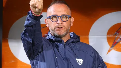 Andrés Lillini en el estadio Olímpico Universitario.