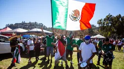 Afición mexicana previo a un partido de preparación de la selección.