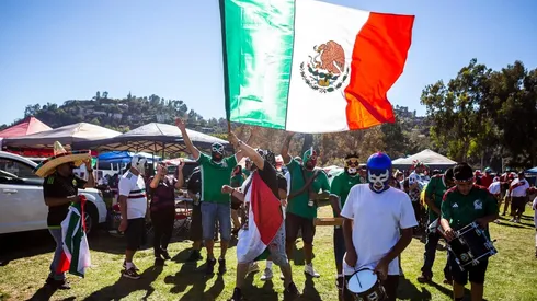 Afición mexicana previo a un partido de preparación de la selección.