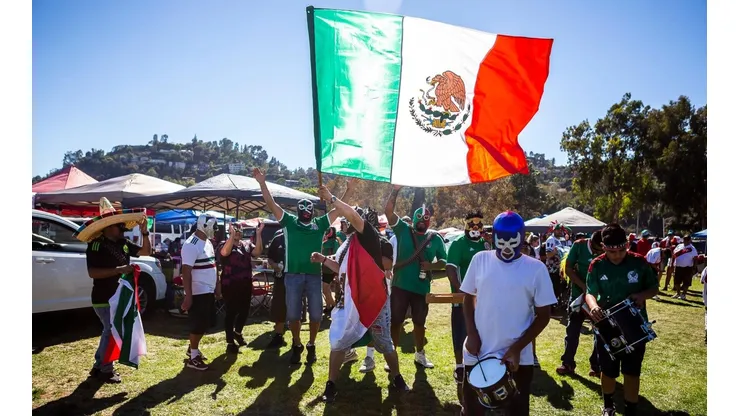 Afición mexicana previo a un partido de preparación de la selección.