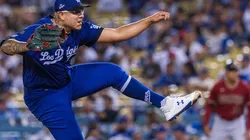 Julio Urías de Dodgers de Los Ángeles ante Diamantes de Arizona.