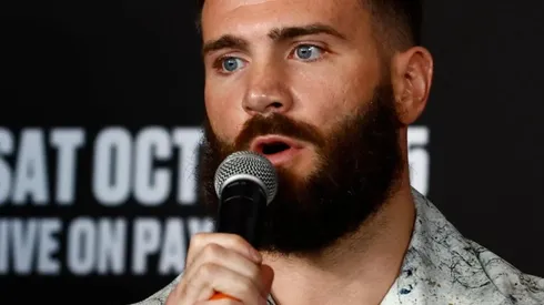 Caleb Plant le deja una advertencia a Canelo Álvarez.