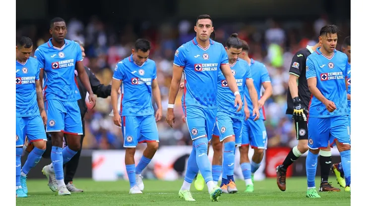 Cruz Azul se alista para salir a la cancha.