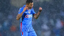 Julio César Cata Domínguez en un partido Cruz Azul contra Pumas.