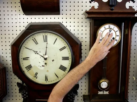 Cambio de horario en Invierno 2022, cuándo es y qué se hace con el reloj