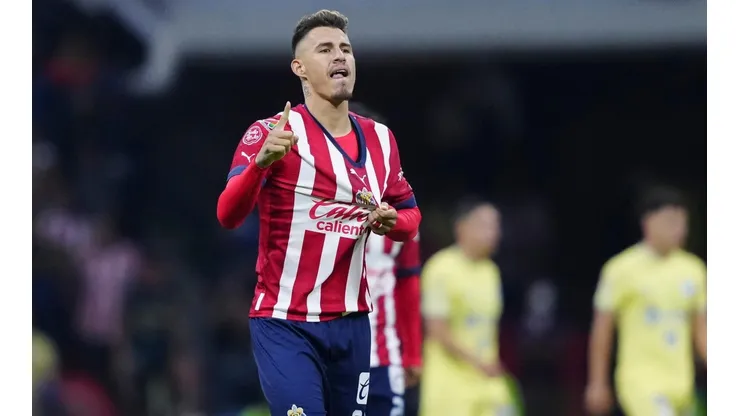 Chicote Calderón en el clásico del Apertura 2022 ante el América.
