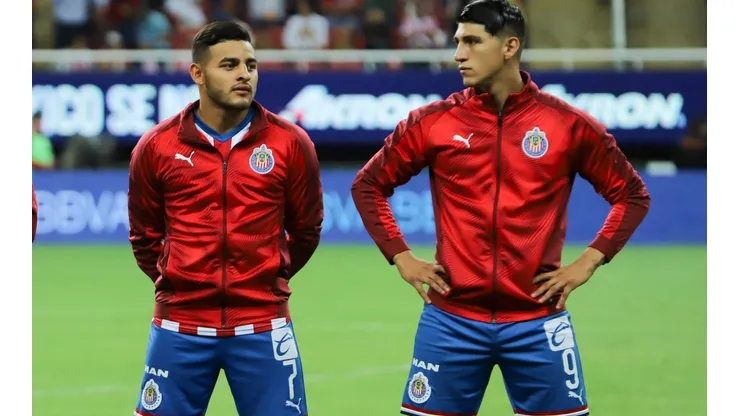 Alan Pulido podría ser el reemplazo de Vega si sale.