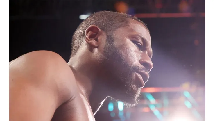 El equipo de Mayweather sufre luego de del brutal KO de su guardaespalda.