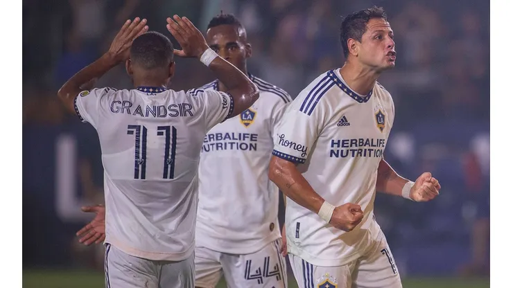 Chicharito anotó un doblete en la victoria del Galaxy