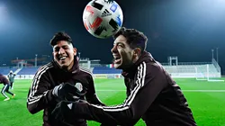 Edson Álvarez y Raúl Jiménez en una práctica de la selección mexicana en 2020.